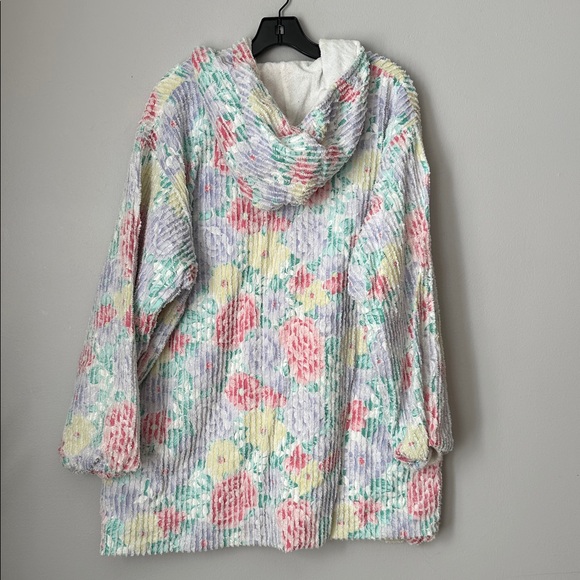 Pastel floral print chenille hooded jacket with a full zip and pockets - Picture 5 of 7